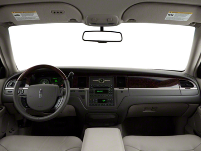 2010 Lincoln Town Car Signature Limited