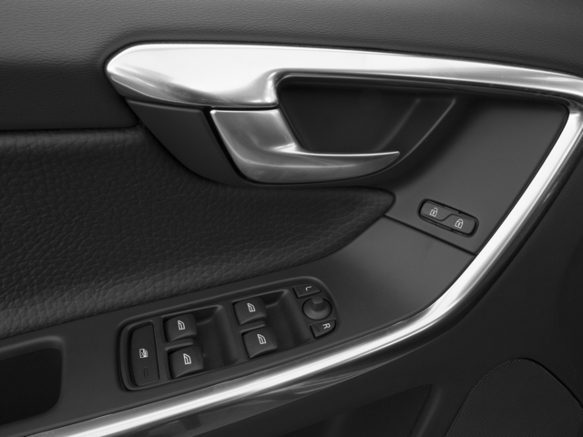 2016 Volvo XC60 T5 Drive-E Platinum