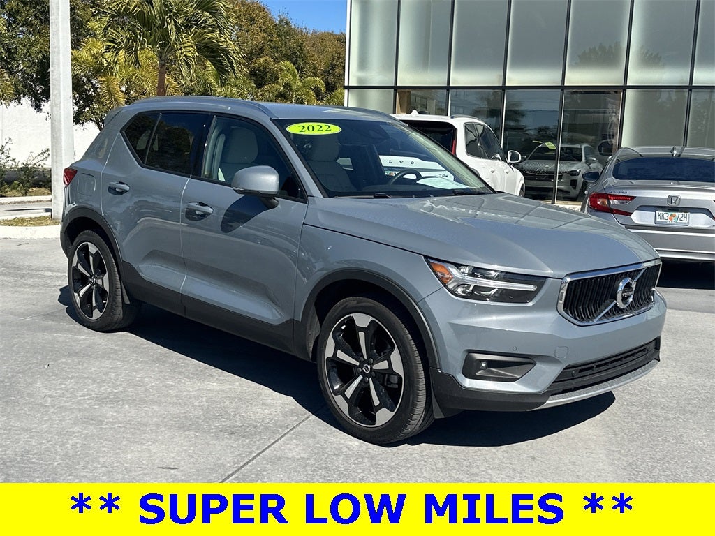 2022 Volvo XC40 Momentum
