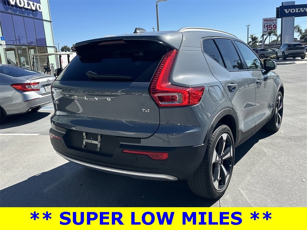 2022 Volvo XC40 Momentum