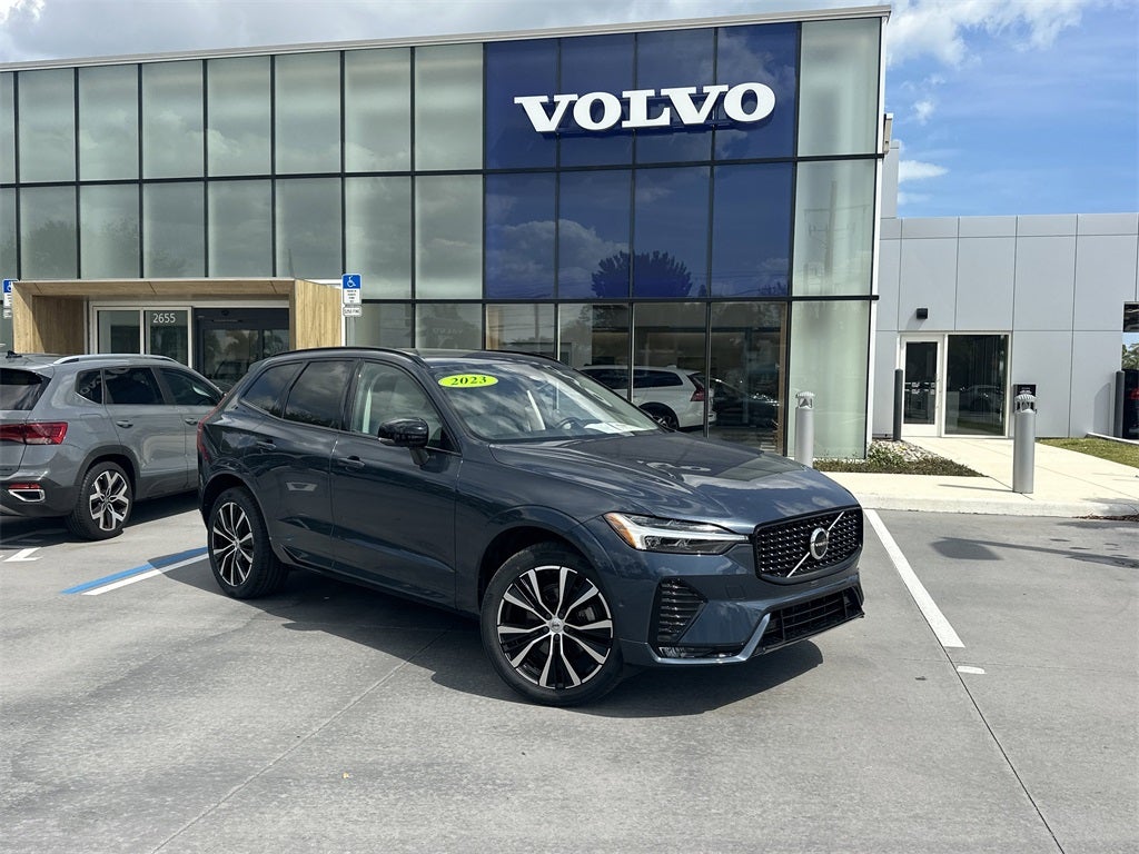 2023 Volvo XC60 B5 Plus Dark Theme