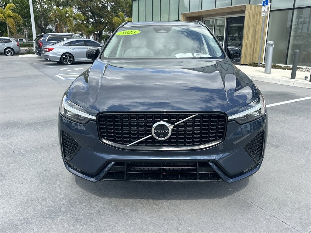 2023 Volvo XC60 B5 Plus Dark Theme