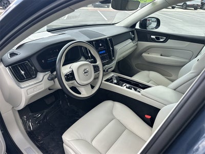 2023 Volvo XC60 B5 Plus Dark Theme