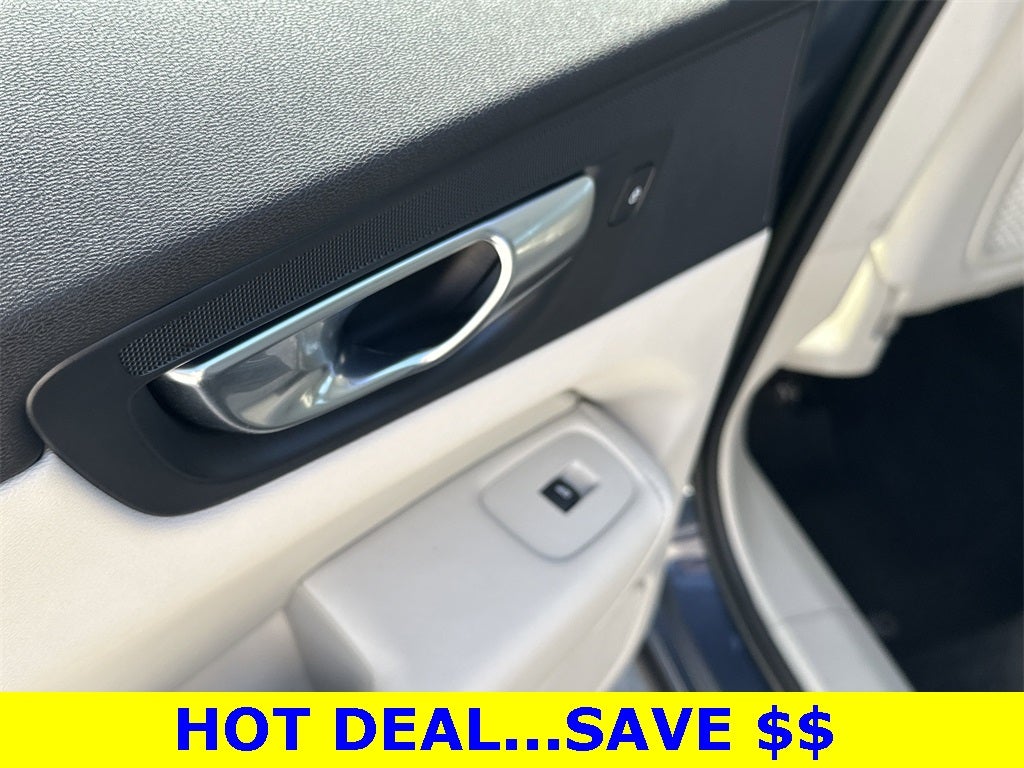 2023 Volvo XC60 B5 Plus Bright Theme