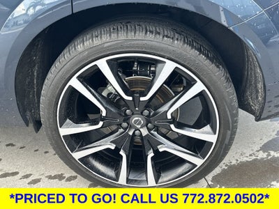 2024 Volvo XC60 B5 Ultimate Dark Theme