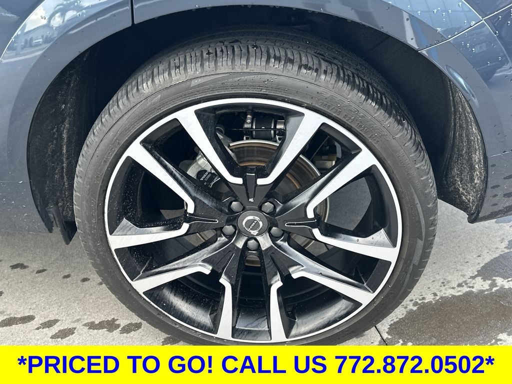2024 Volvo XC60 B5 Ultimate Dark Theme