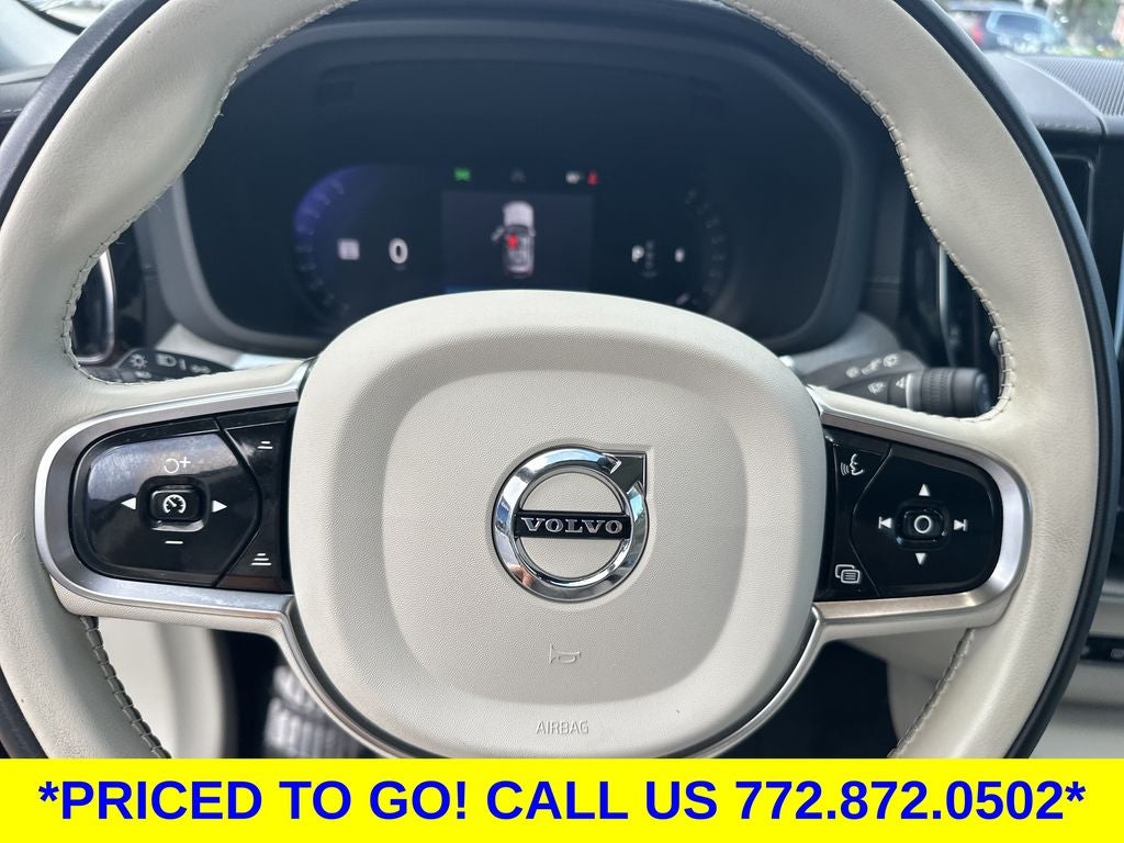 2024 Volvo XC60 B5 Ultimate Dark Theme