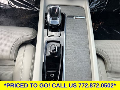 2024 Volvo XC60 B5 Ultimate Dark Theme