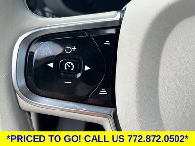 2024 Volvo XC60 B5 Ultimate Dark Theme