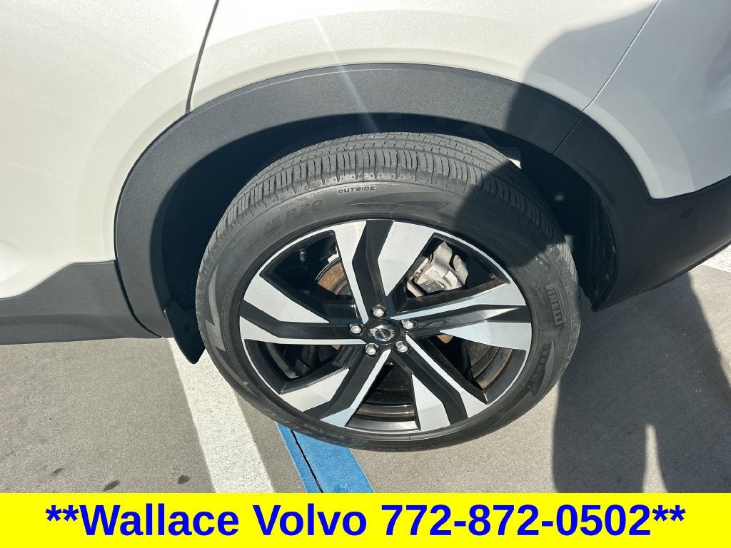 2024 Volvo XC40 B5 Plus Bright Theme