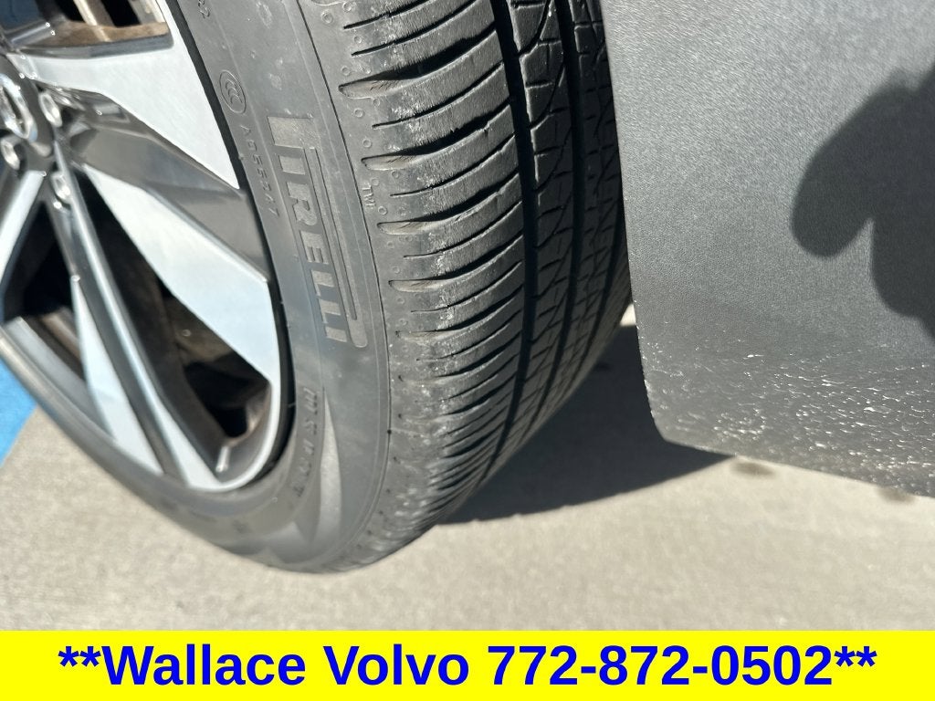 2024 Volvo XC40 B5 Plus Bright Theme