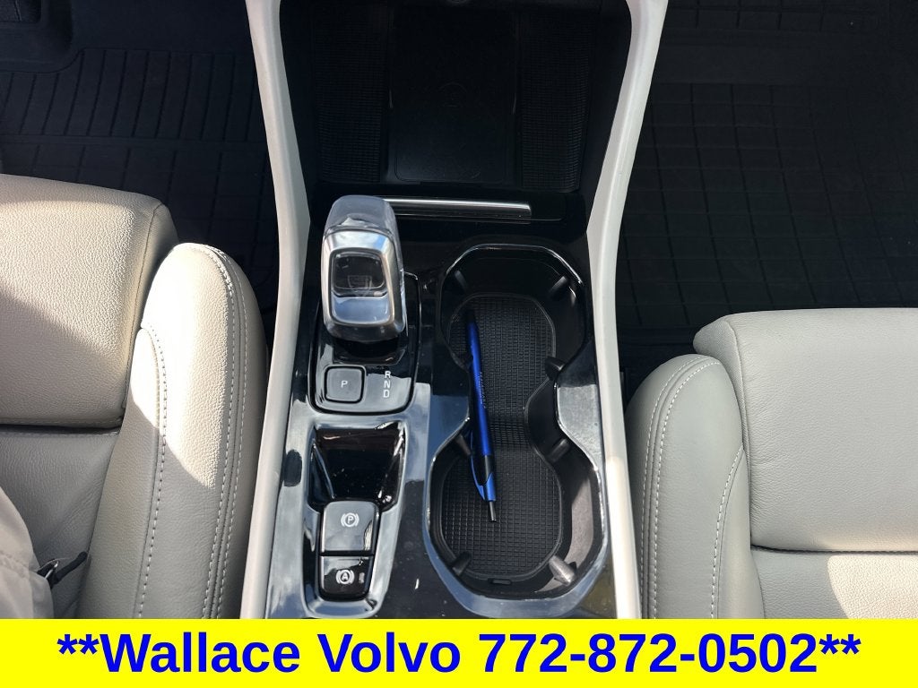 2024 Volvo XC40 B5 Plus Bright Theme