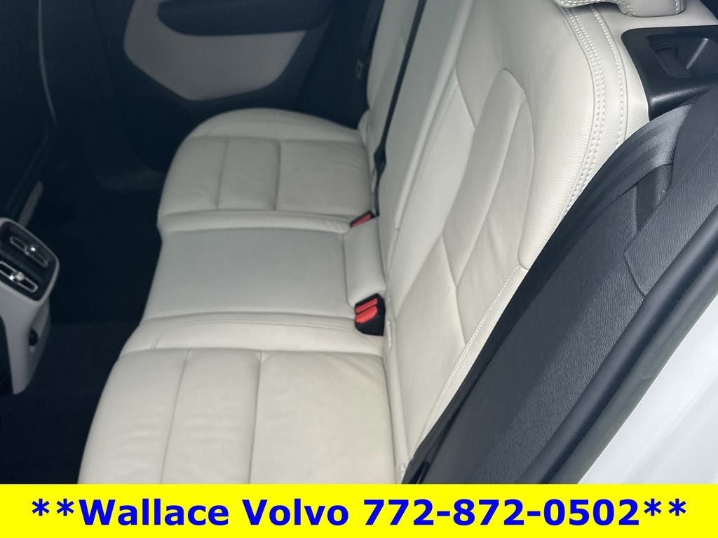2023 Volvo XC40 B5 Plus Bright Theme
