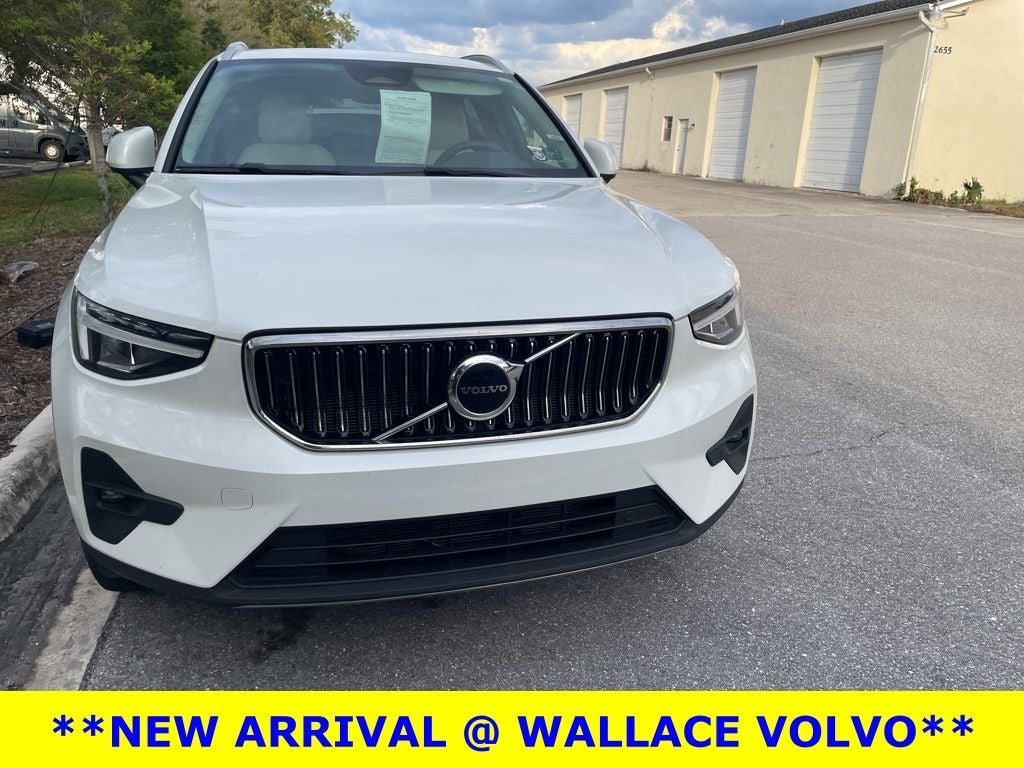 2023 Volvo XC40 B5 Plus Bright Theme