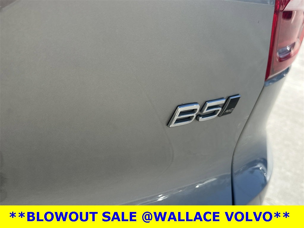 2025 Volvo XC40 B5 Core