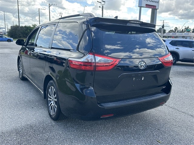2020 Toyota Sienna XLE