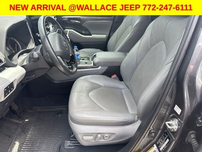 2022 Toyota Highlander Platinum