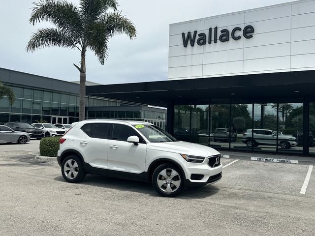 2020 Volvo XC40 Momentum