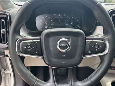 2020 Volvo XC40 Momentum