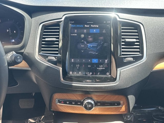 2024 Volvo XC90 Plus Bright Theme