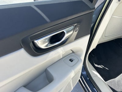 2023 Volvo XC60 Plus Bright Theme