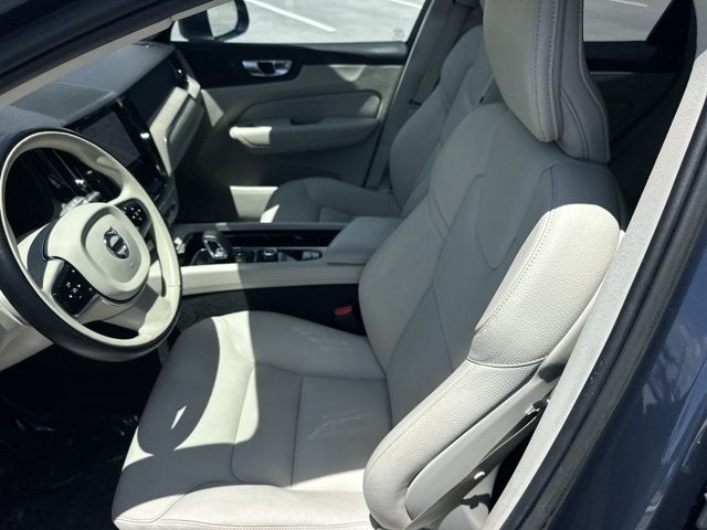 2023 Volvo XC60 Plus Bright Theme